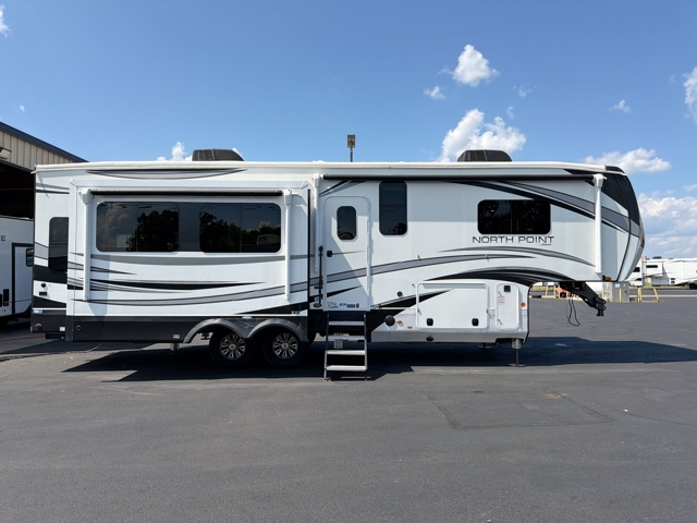 2022 Jayco North Point 310RLTS — photo 6 of 8