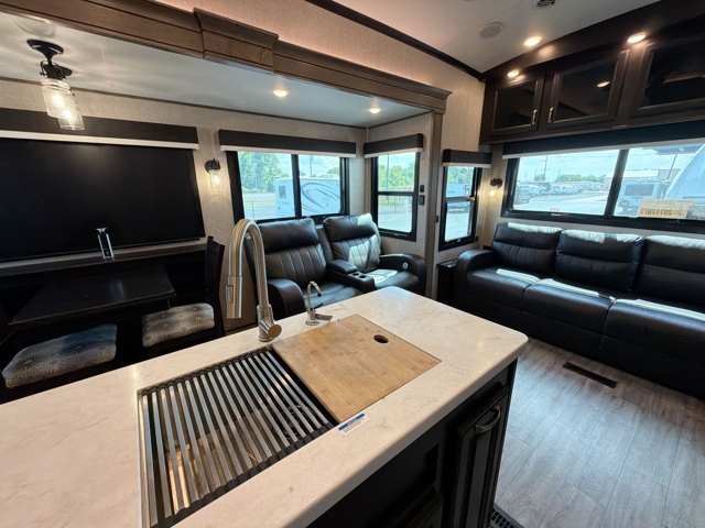 2022 Jayco North Point 310RLTS — photo 4 of 8