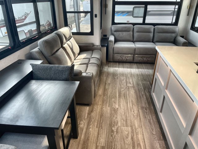2027 Jayco North Point 310RLTS — photo 3 of 8