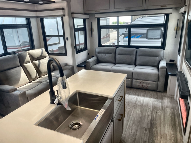 2027 Jayco North Point 310RLTS — photo 4 of 8