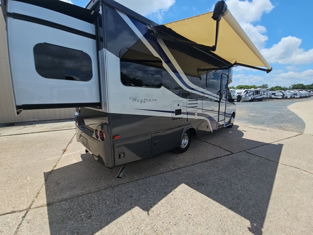 2019 Tiffin Wayfarer 25QW — photo 6 of 8