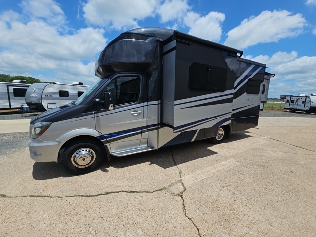 2019 Tiffin Wayfarer 25QW — photo 4 of 8