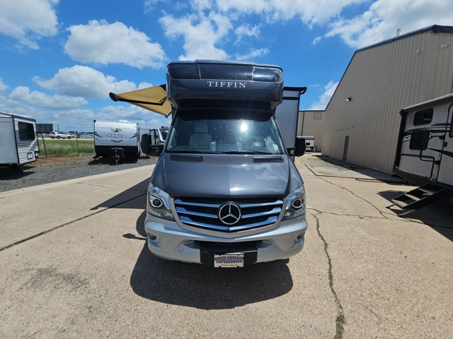 2019 Tiffin Wayfarer 25QW — photo 3 of 8