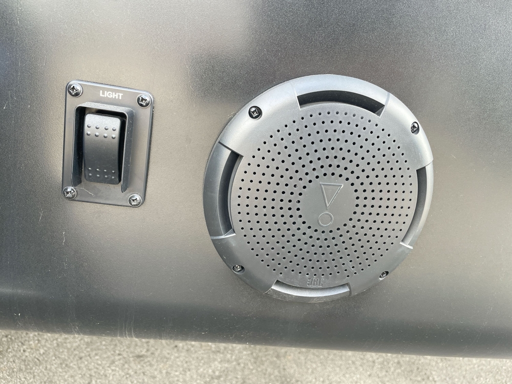 outside-speakers