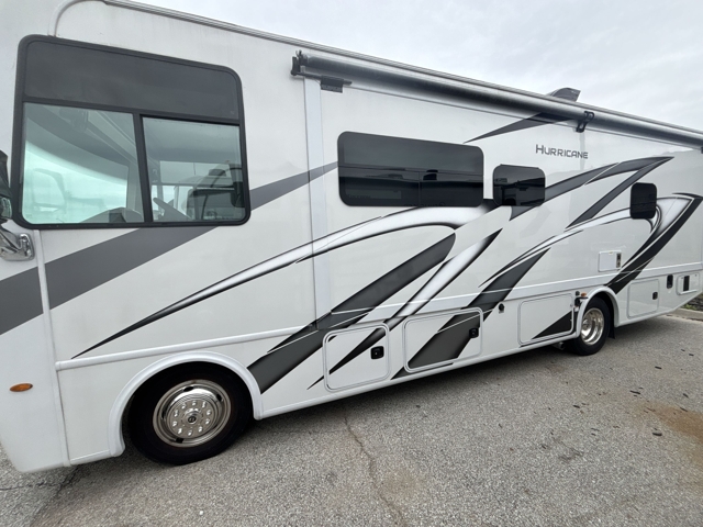 2024 Thor Hurricane 29M — photo 7 of 8