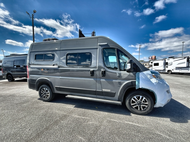 2025 Winnebago Solis Pocket 36A — photo 5 of 8