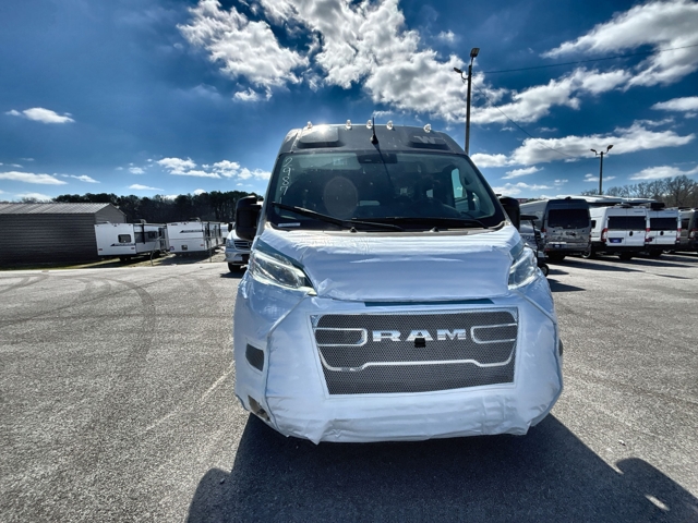 2025 Winnebago Solis Pocket 36A — photo 4 of 8