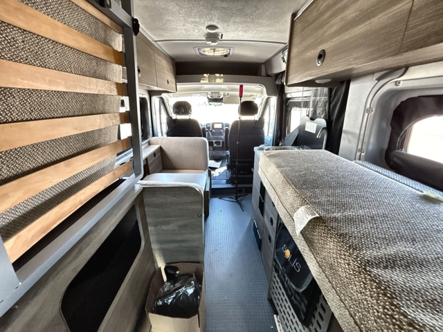 2025 Winnebago Solis Pocket 36A — photo 3 of 8