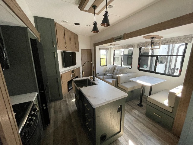 2025 Heartland Eddie Bauer Signature 3600LF — photo 4 of 8