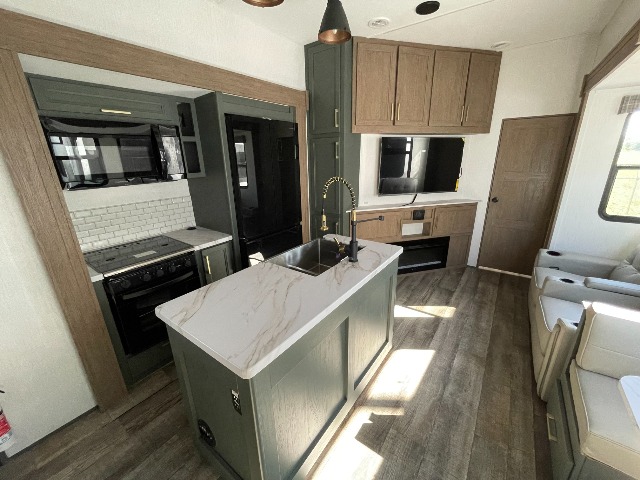 2025 Heartland Eddie Bauer Signature 3600LF — photo 5 of 8
