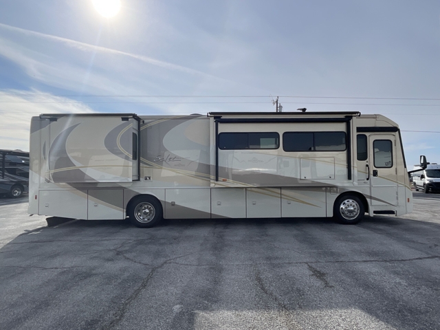 2016 Winnebago Solei 36G — photo 6 of 8