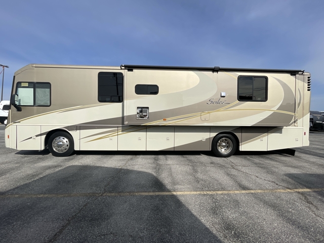 2016 Winnebago Solei 36G — photo 7 of 8
