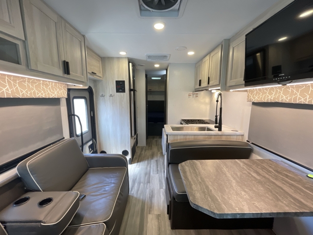 2024 Forest River Sunseeker LE 2950LE — photo 4 of 8