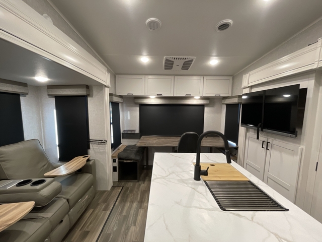 2025 Highland Ridge Roamer 244RLS — photo 3 of 8