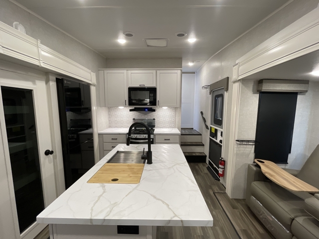 2025 Highland Ridge Roamer 244RLS — photo 4 of 8