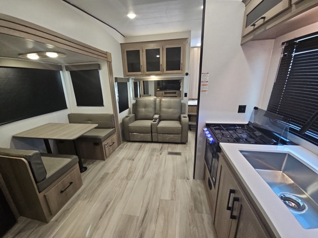 2026 Keystone Coleman Legacy 2400REX — photo 4 of 8