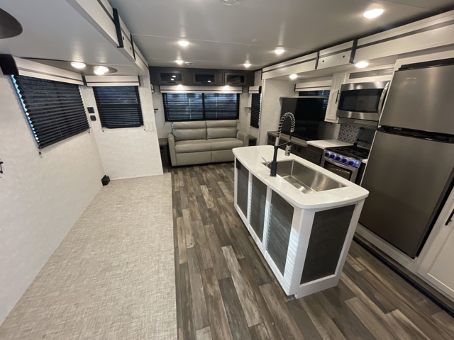 2024 Crossroads Cruiser Aire 30RLS — photo 3 of 8