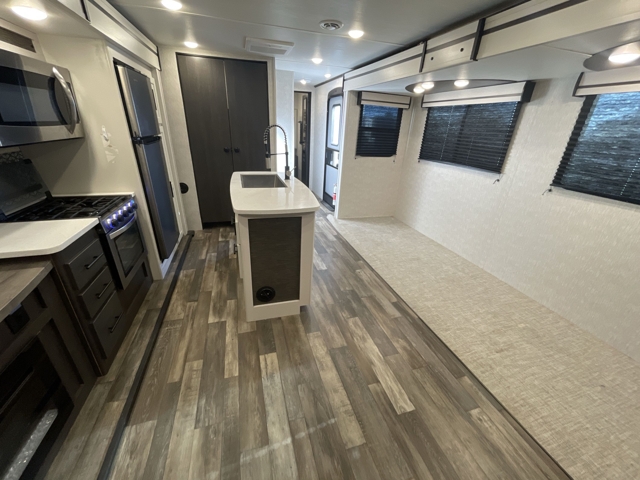 2024 Crossroads Cruiser Aire 30RLS — photo 4 of 8