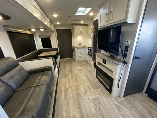 2022 Dutchmen Astoria 3203BH — photo 4 of 8
