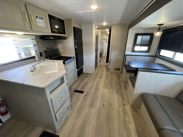 2025 Shasta Shasta I-5 532BEDS — photo 3 of 8