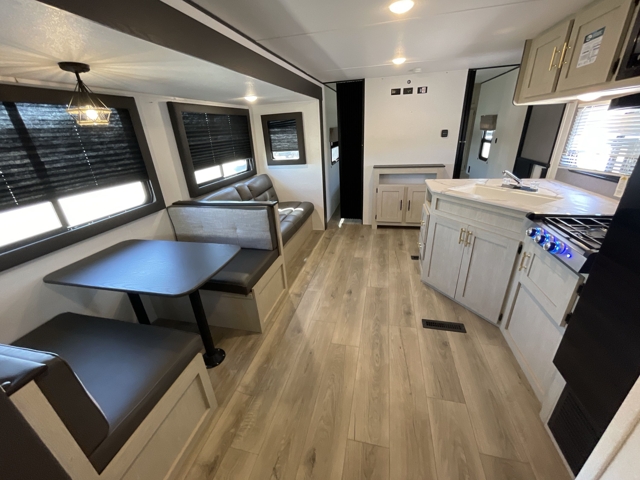 2025 Shasta Shasta I-5 532BEDS — photo 4 of 8