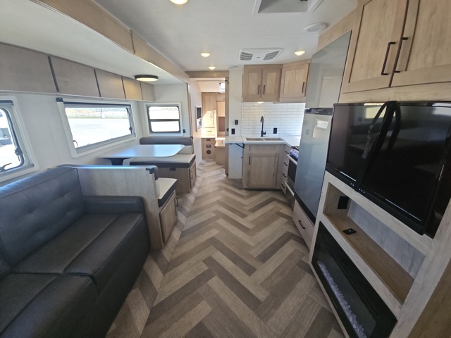 2023 Ember Touring 28BH — photo 3 of 8