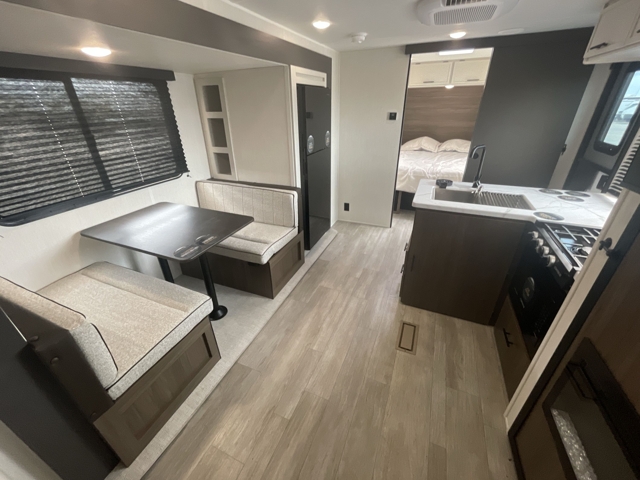 2026 Prime Time Avenger 23BHS — photo 4 of 8