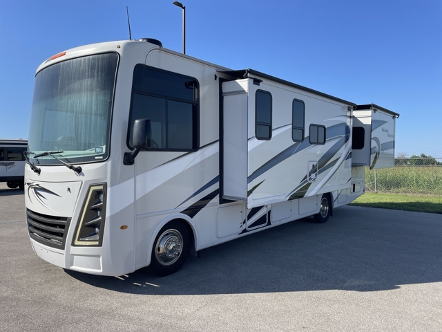 2024 Thor Freedom Traveler B30 — photo 6 of 8