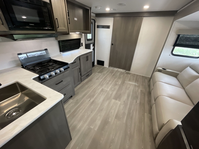2025 Grand Design Transcend Xplor 22RBX — photo 3 of 8