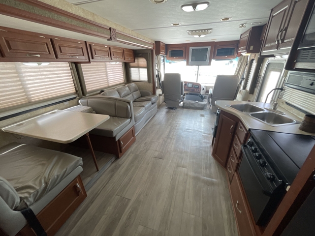 2007 Four Winds Hurricane 34B — photo 3 of 8