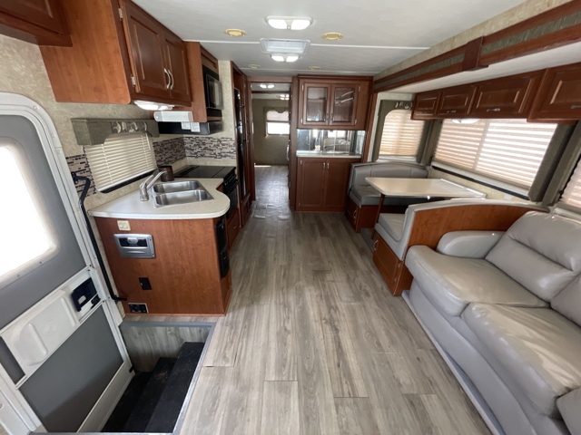 2007 Four Winds Hurricane 34B — photo 4 of 8
