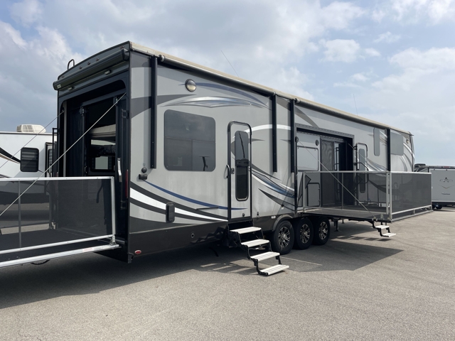 2017 Jayco Seismic 4212 — photo 6 of 8