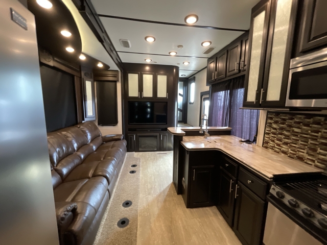 2017 Jayco Seismic 4212 — photo 4 of 8