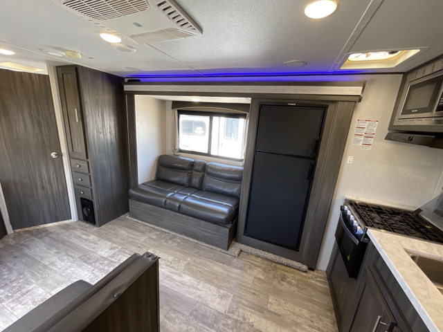 2021 Shasta Shasta 25RS — photo 3 of 8