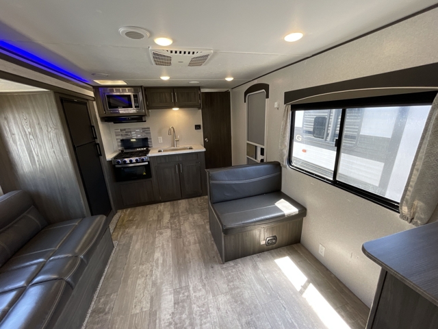 2021 Shasta Shasta 25RS — photo 4 of 8