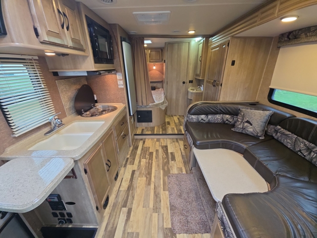 2015 Coachmen Prism 24J — photo 3 of 8