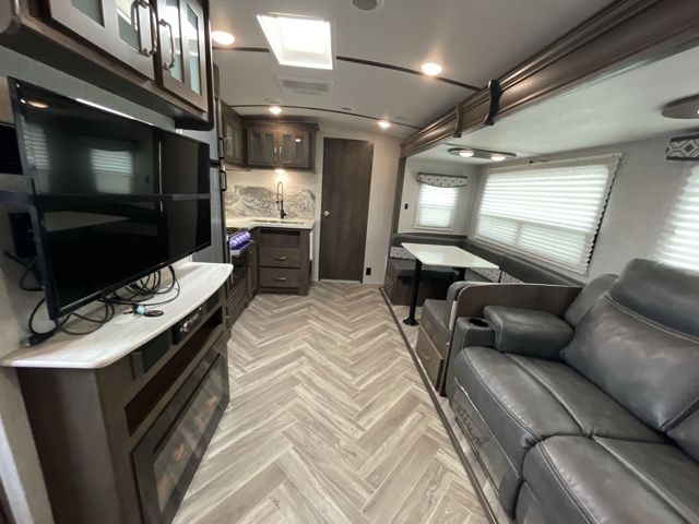2020 Dutchmen Astoria 2773RB — photo 4 of 8