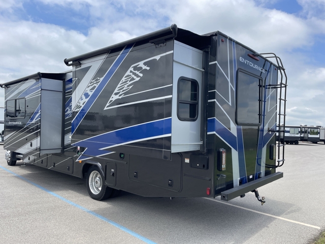 2023 Coachmen Entourage 330DS — photo 8 of 8