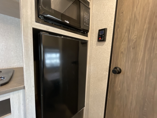 2024 Crossroads Zinger 18BH — photo 8 of 8