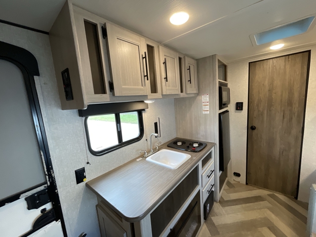 2024 Crossroads Zinger 18BH — photo 3 of 8