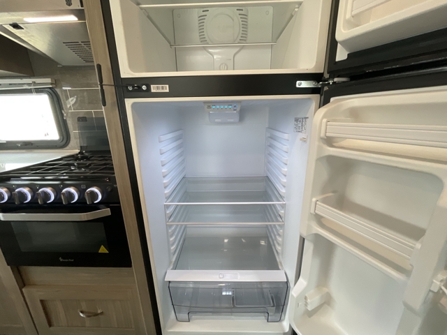 2021 Coachmen Freedom Express 324RLDS — photo 6 of 8