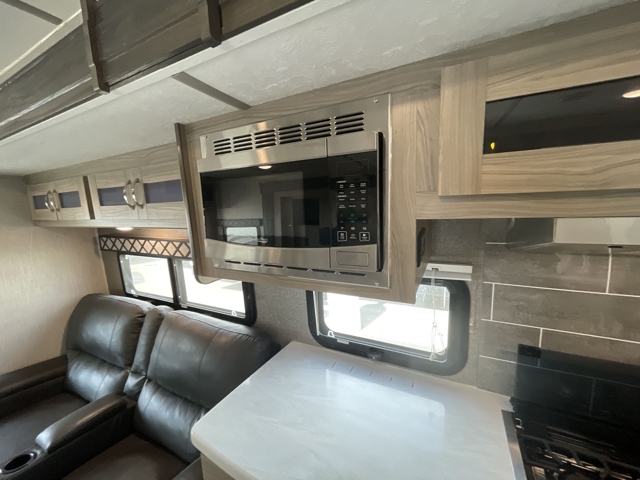 2021 Coachmen Freedom Express 324RLDS — photo 8 of 8