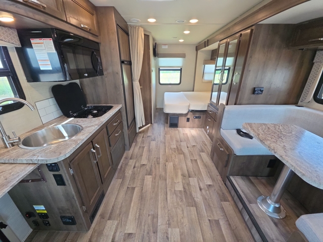 2019 Jayco Melbourne 24L — photo 3 of 8