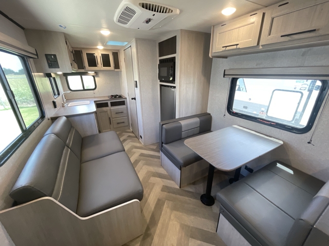2024 Crossroads Zinger 18RK — photo 3 of 8