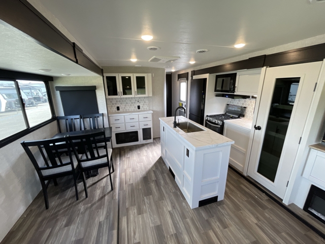 2025 Highland Ridge Light 275RLS — photo 3 of 8