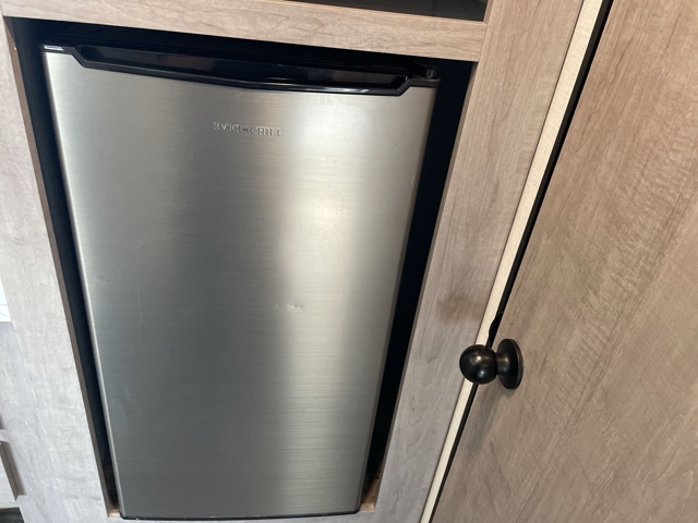 2024 Coleman Coleman Lantern LT 17B — photo 7 of 8