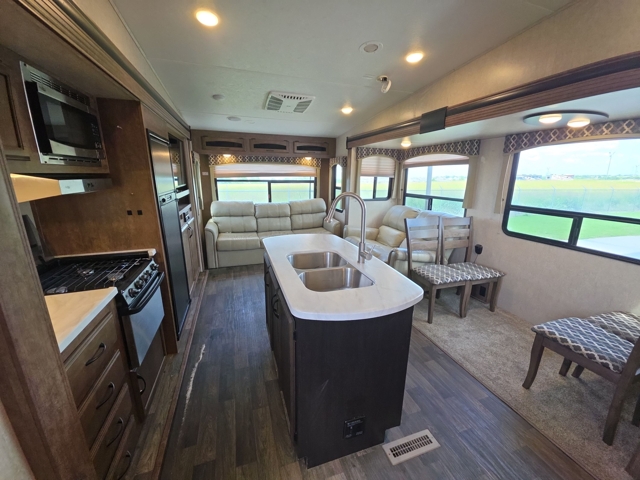 2018 Starcraft Solstice Super Lite 28TSI — photo 3 of 8