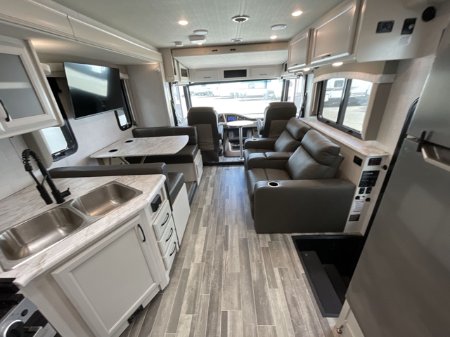 2025 Fleetwood Flair 28A — photo 3 of 8