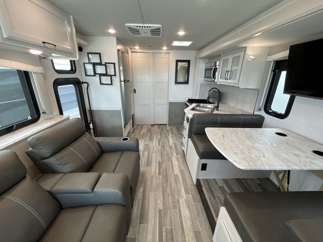 2025 Fleetwood Flair 28A — photo 4 of 8