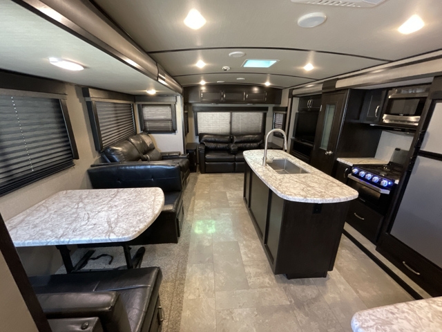 2019 Grand Design Imagine 2970RL — photo 2 of 8